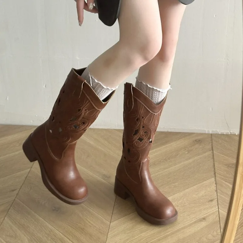 Womens Western Cowboy Boots Hollow Out Embroidery Mid Calf Booties Round Toe Block Heel Slip on Daily Casual Outdoor Autumn Shoe
Womens Western Cowboy Boots Hollow Out Embroidery Mid Calf Booties Round Toe Block Heel Slip on Daily Casual Outdoor Autumn Shoe
