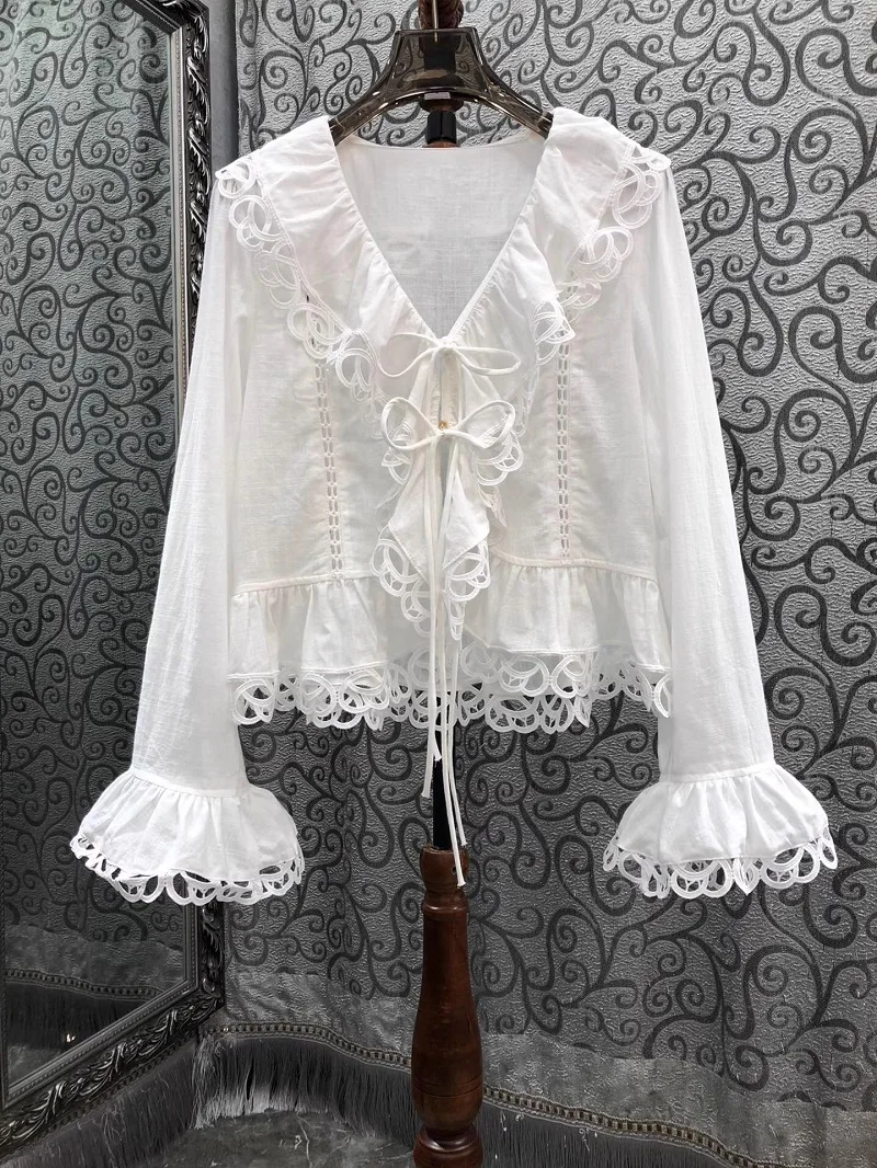 Рубашки из 100% хлопка, осень 2024, модный стиль, женские сексуальные белые рубашки с v-образным вырезом и вышивкой в виде цветов в стиле пэчворк, с расклешенными рукавами
Рубашки из 100% хлопка, осень 2024, модный стиль, женские сексуальные белые рубашки с v-образным вырезом и вышивкой в виде цветов в стиле пэчворк, с расклешенными рукавами