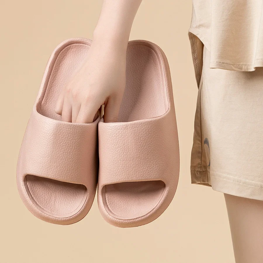 Слайды из ЭВА, лето 2023, однотонные женские и мужские мягкие противоскользящие, устойчивые к запаху домашние туфли для ванной комнаты на плоском каблуке для общежития
Слайды из ЭВА, лето 2023, однотонные женские и мужские мягкие противоскользящие, устойчивые к запаху домашние туфли для ванной комнаты на плоском каблуке для общежития