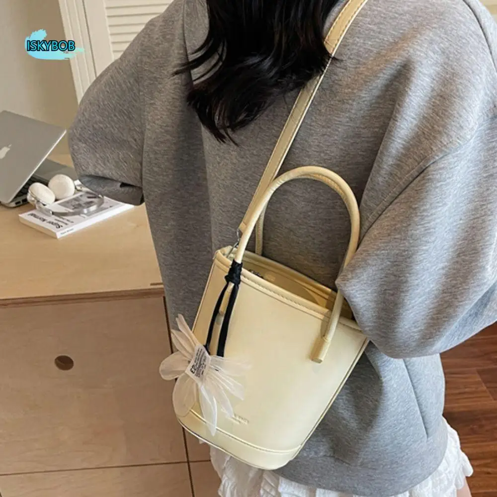 Sweet Pu Leather Flower Bucket Bag Elegant Large Capacity Women's Handbag Solid Color with Pendant Crossbody Bag Women
Sweet Pu Leather Flower Bucket Bag Elegant Large Capacity Women's Handbag Solid Color with Pendant Crossbody Bag Women