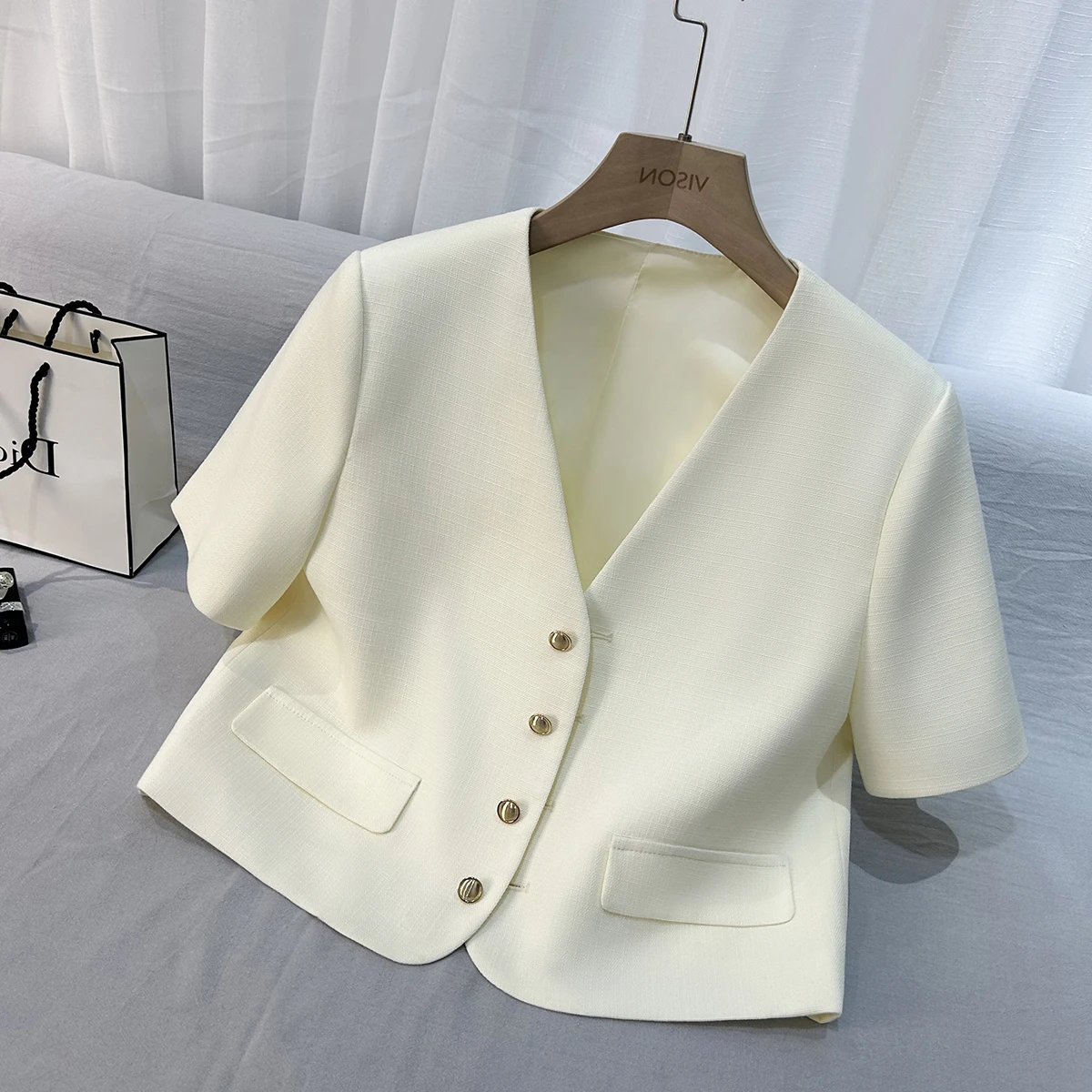 Ele ort Suit Jaet Women's Khaki Color angFeng Sle Top Summer New Arrival Versatile Commute V-Ne Button Detail
Ele ort Suit Jaet Women's Khaki Color angFeng Sle Top Summer New Arrival Versatile Commute V-Ne Button Detail