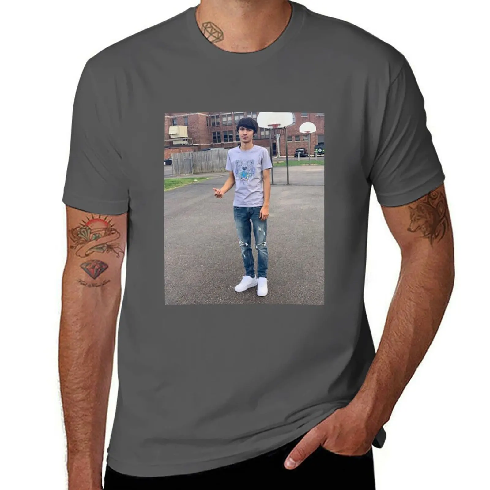 babytron T-Shirt Modern Style Print T-Shirt
babytron T-Shirt Modern Style Print T-Shirt