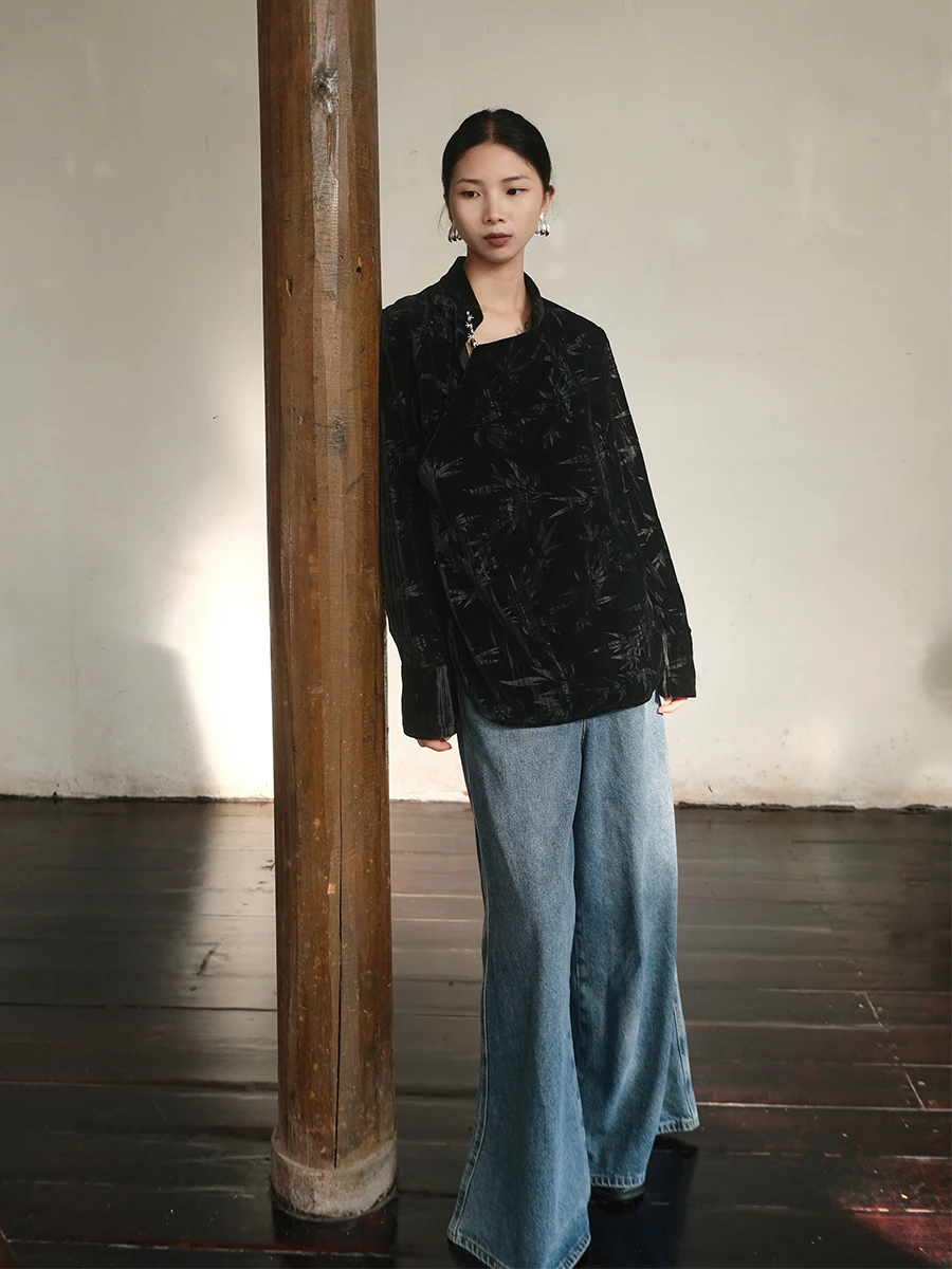 Artistic Long Sleeve Velvet Blouse New Chinese Style Bamboo Leaf Embossed Button up Top Women's Fashion Autumn Wear
Artistic Long Sleeve Velvet Blouse New Chinese Style Bamboo Leaf Embossed Button up Top Women's Fashion Autumn Wear