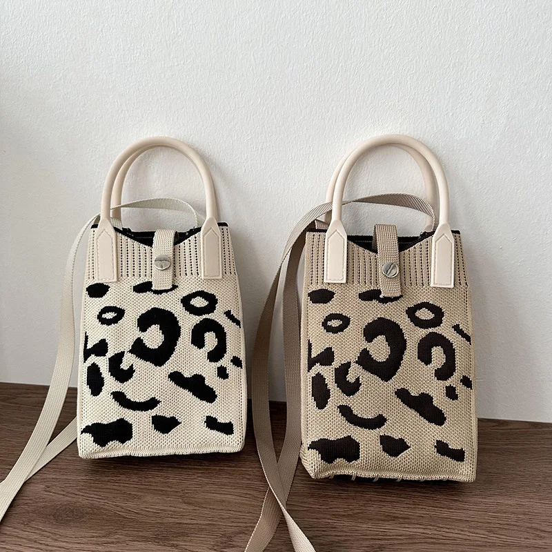 1PC Fashion Vintage Crochet Spot Medium Size Handbag Ins Korean Retro Knit Square Stylish Side Sling Bag Crossbody Bag
1PC Fashion Vintage Crochet Spot Medium Size Handbag Ins Korean Retro Knit Square Stylish Side Sling Bag Crossbody Bag