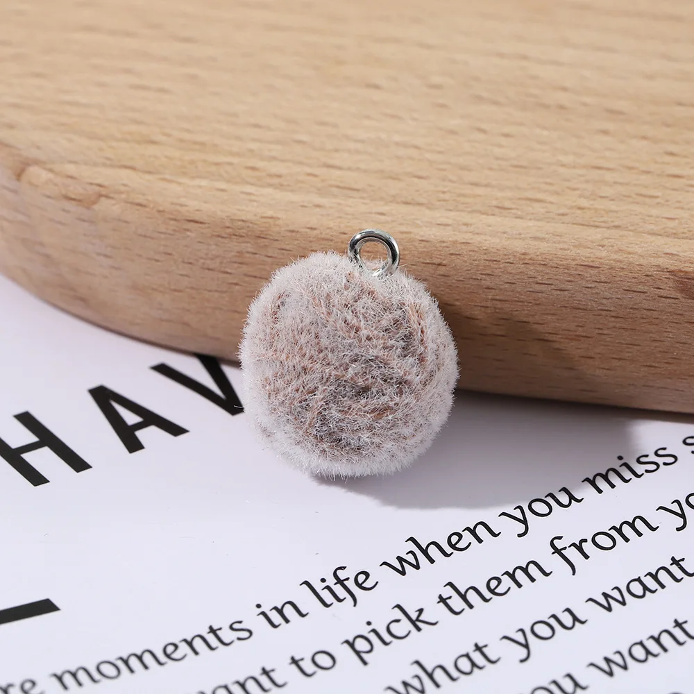3Pcs Resin Flocked Plush Ball Pendant DIY Handmade Keychain Phone Strap Bag Charm
3Pcs Resin Flocked Plush Ball Pendant DIY Handmade Keychain Phone Strap Bag Charm