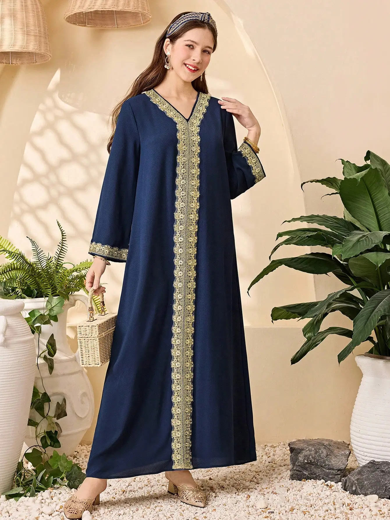 Navy Blue V-Neck Gold Lace Applique Maxi Dress Modest Islamic Abaya
Navy Blue V-Neck Gold Lace Applique Maxi Dress Modest Islamic Abaya