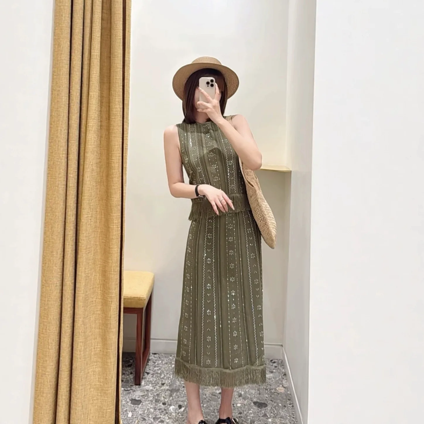 2026 Summer New Women's Hot Diamond Tassel Knitted Set Sleeveless Round Neck Tank Top+Half Skirt Women's Fashion Set
2026 Summer New Women's Hot Diamond Tassel Knitted Set Sleeveless Round Neck Tank Top+Half Skirt Women's Fashion Set