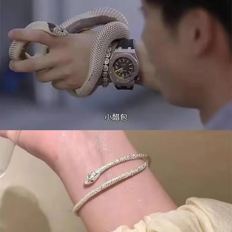 стильный браслет в виде «Маленькая сумка из уксуса» для женщин «Переверсная любовь, Чи Ченг» с элегантным дизайном змеи, открывающимся ртом.
стильный браслет в виде «Маленькая сумка из уксуса» для женщин «Переверсная любовь, Чи Ченг» с элегантным дизайном змеи, открывающимся ртом.