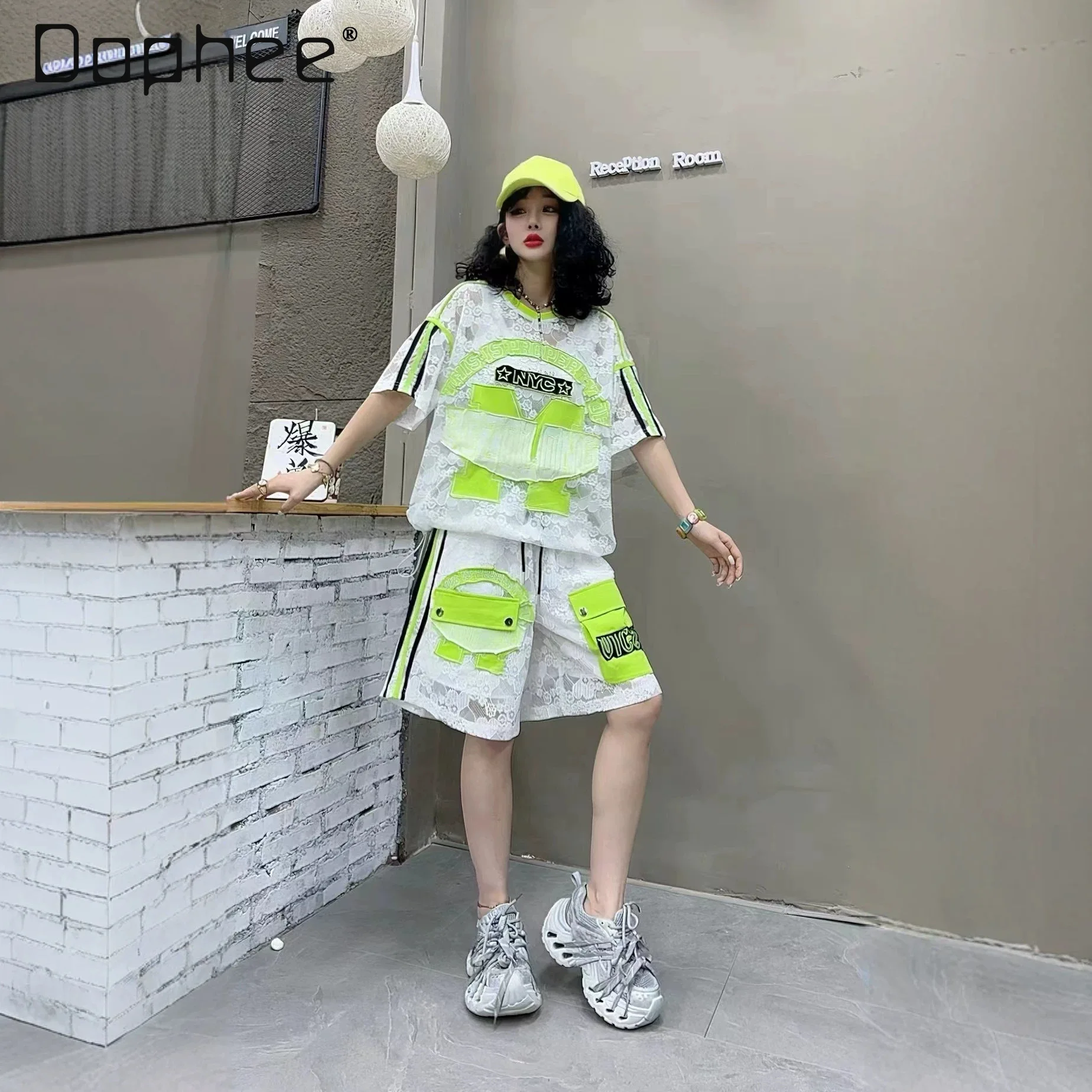 European Trend Shorts Suit Women's 2026 Summer New Lace Letter Patch Design Short Sleeve Top Candy Color Shorts
European Trend Shorts Suit Women's 2026 Summer New Lace Letter Patch Design Short Sleeve Top Candy Color Shorts