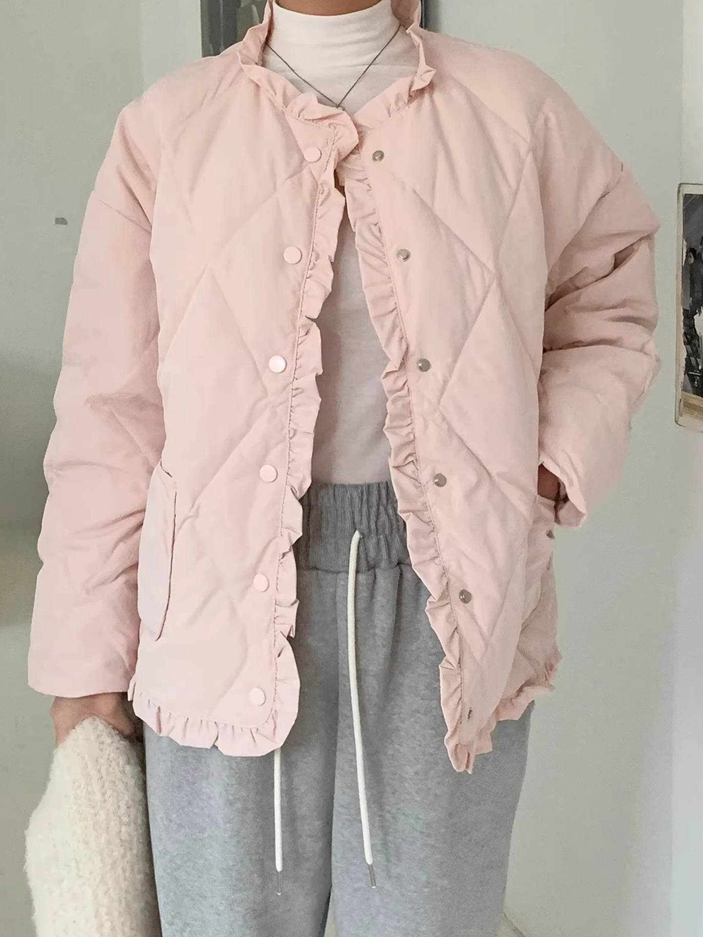 Sweet Gentle Splice Wood Ear Ruffle Diamond Cotton Jaet Женская осенне-зимняя новинка Sle Double ket Свободная универсальная хлопковая одежда...
Sweet Gentle Splice Wood Ear Ruffle Diamond Cotton Jaet Женская осенне-зимняя новинка Sle Double ket Свободная универсальная хлопковая одежда...