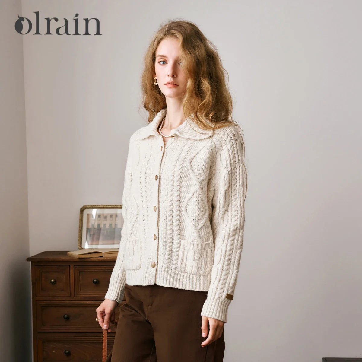OLrain French Style Vintage Pullovers Women Autumn 2026 Loose Comfort Lapel Collar Spliced Button Ladies Knitwear E56QM88513
OLrain French Style Vintage Pullovers Women Autumn 2026 Loose Comfort Lapel Collar Spliced Button Ladies Knitwear E56QM88513
