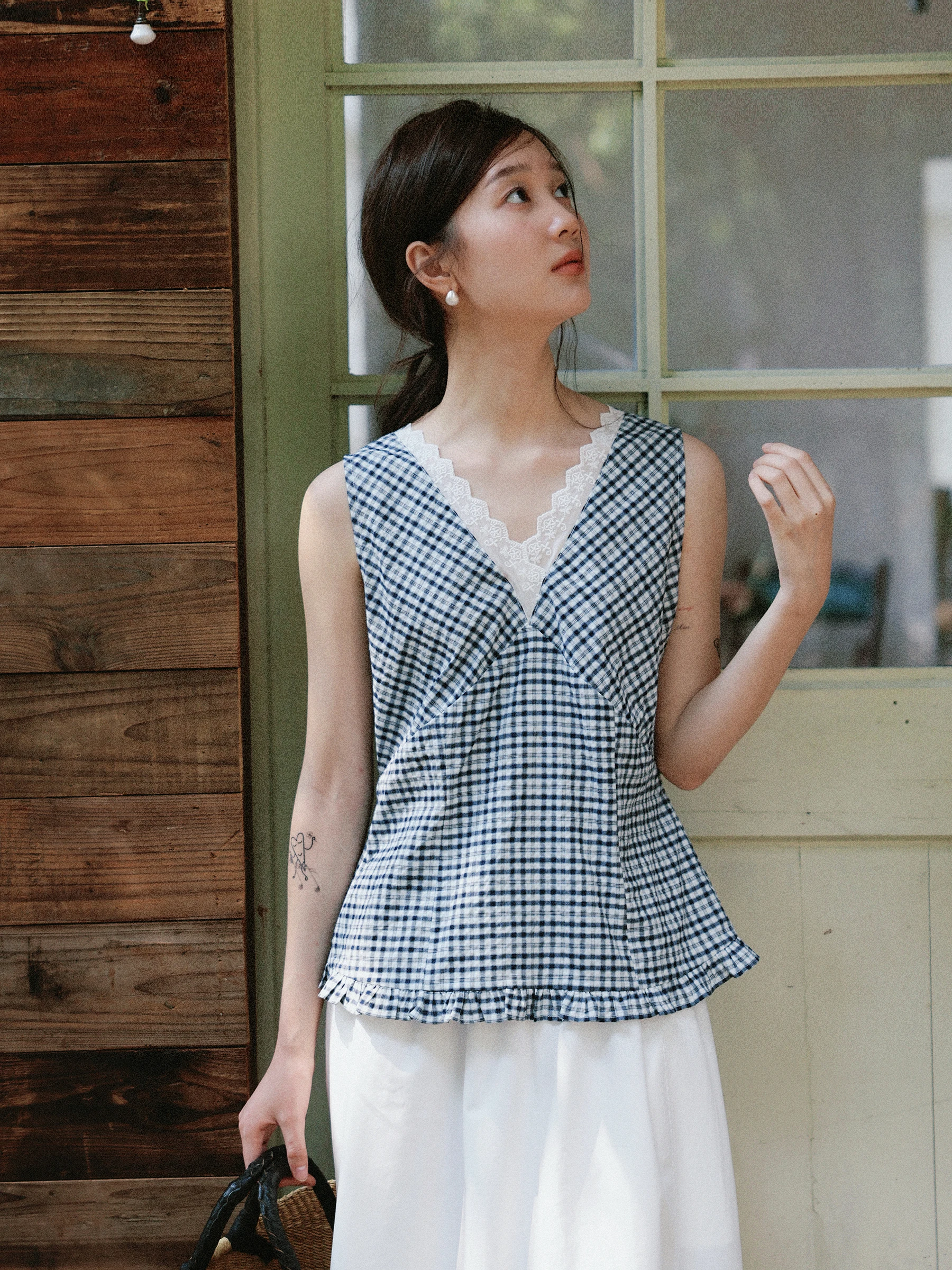 MUNNS RUIXI Wooden Texture Vintage Plaid V-neck Sleeveless Vest Chiffon Top French Style Slim Fit Summer Fashion Women's Shirt
MUNNS RUIXI Wooden Texture Vintage Plaid V-neck Sleeveless Vest Chiffon Top French Style Slim Fit Summer Fashion Women's Shirt