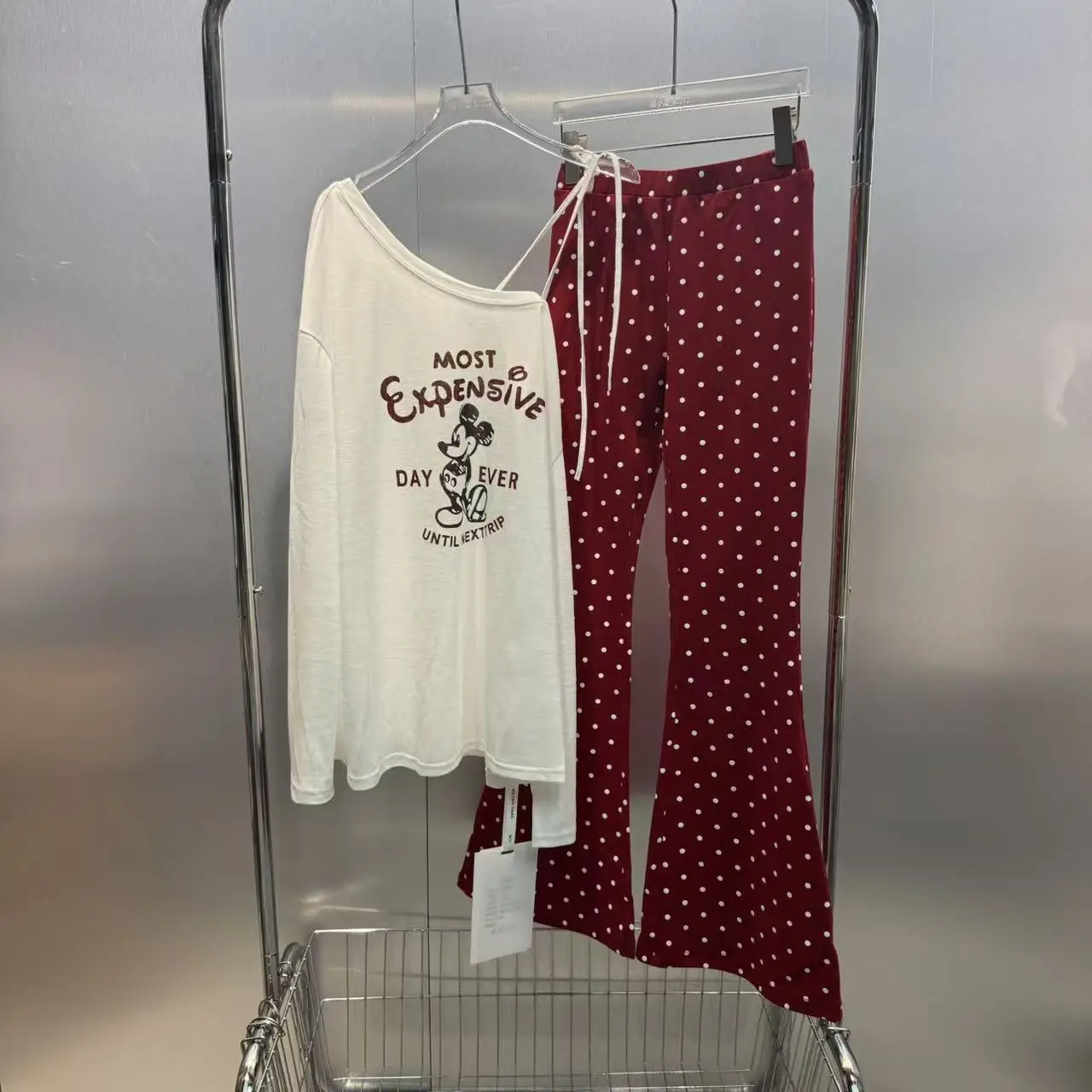 Loose Fun Polka Dot Micro Flared Pants Set Summer 2026 Korean Style Printed T-Shirt And Pants Outfit Women's Fashion Set
Loose Fun Polka Dot Micro Flared Pants Set Summer 2026 Korean Style Printed T-Shirt And Pants Outfit Women's Fashion Set