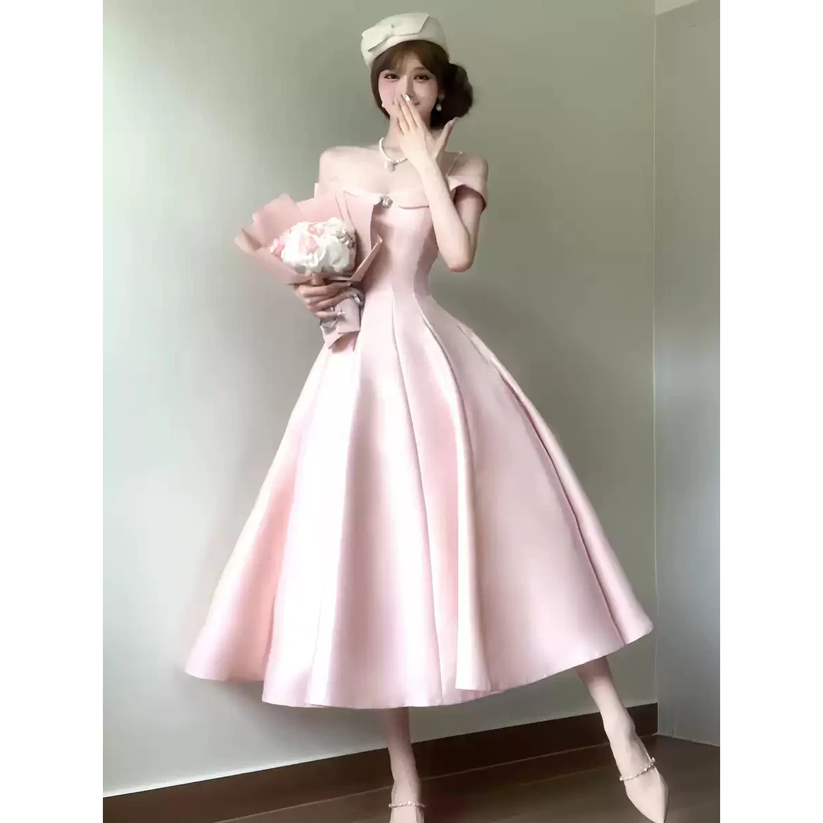 Korean-style Dress Evening Dress Party Dress Pink Spghetti Zipper Back Tea Length Satin Dress
Korean-style Dress Evening Dress Party Dress Pink Spghetti Zipper Back Tea Length Satin Dress
