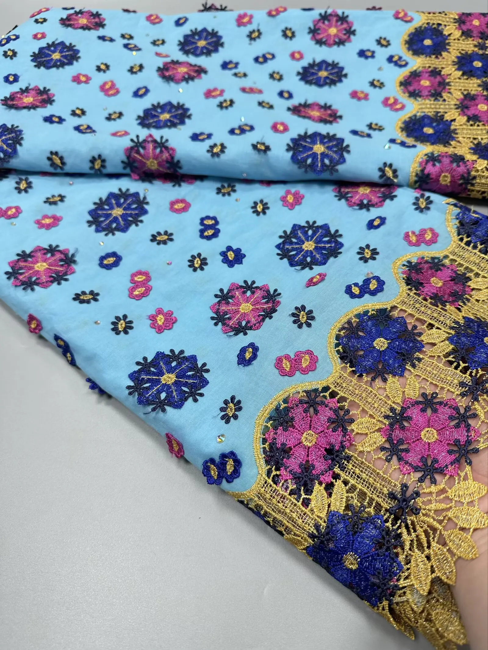 Latest Swiss Voile 3D Flower Applique Lace 5 Yards African 100% Cotton Soft Water Soluble Lace Fabric for Dress 17A17
Latest Swiss Voile 3D Flower Applique Lace 5 Yards African 100% Cotton Soft Water Soluble Lace Fabric for Dress 17A17