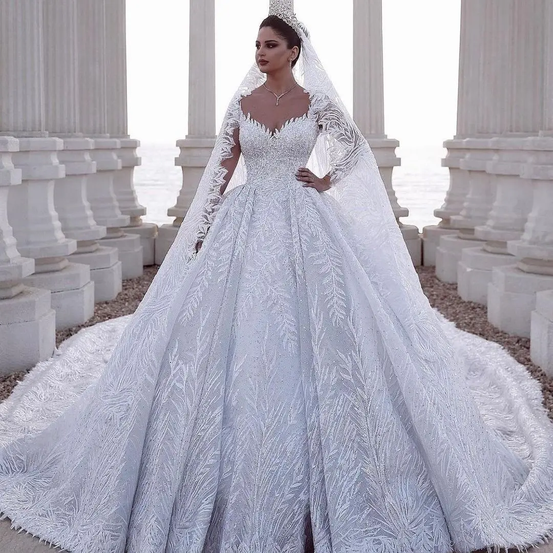 Brilliant Ball Gown Wedding Dresses Spaghetti Art Neck Beads Leaves Applicants Pleats Backless Gown Custom Made Robe De Mariée
Brilliant Ball Gown Wedding Dresses Spaghetti Art Neck Beads Leaves Applicants Pleats Backless Gown Custom Made Robe De Mariée