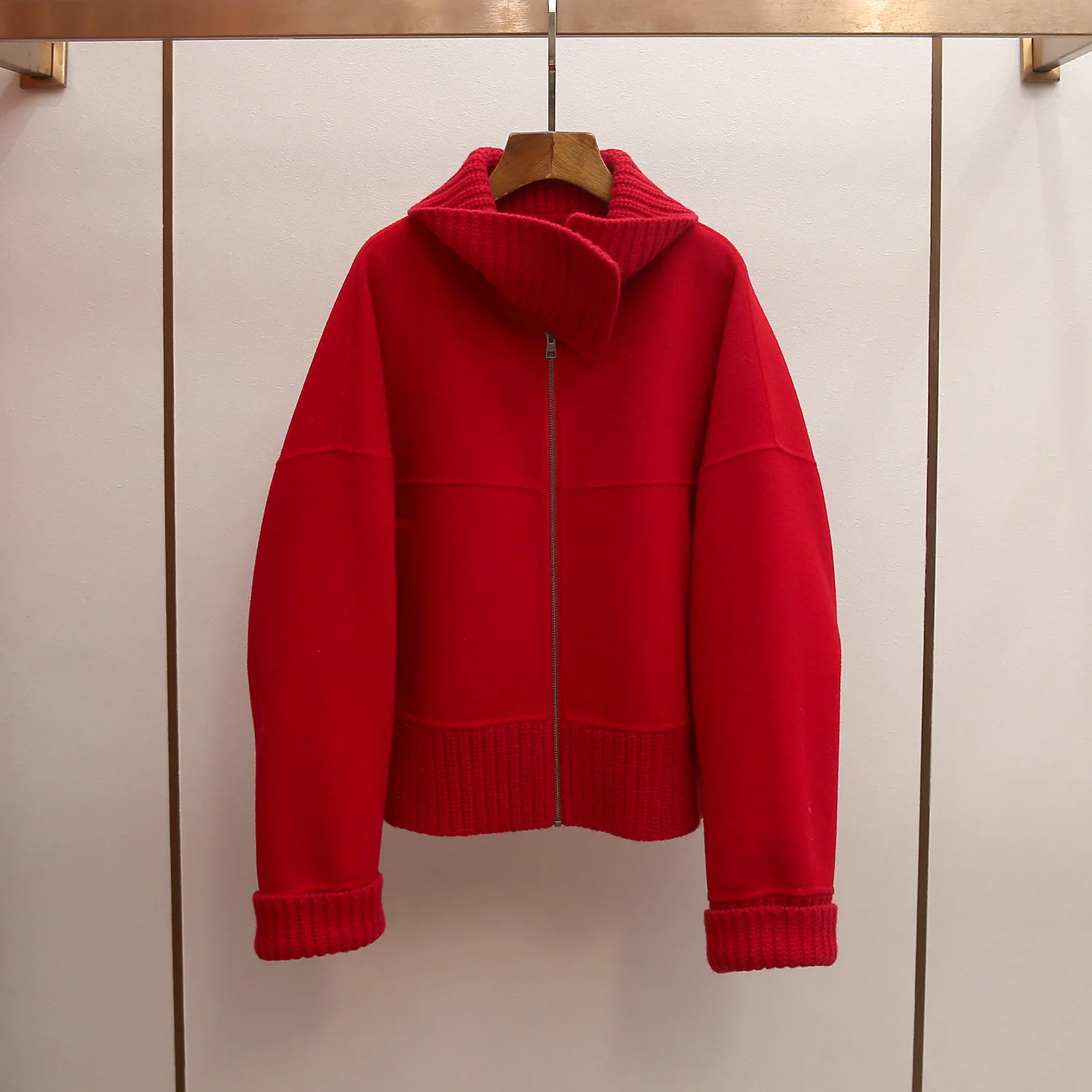 Красный ретро-джемпер на пуговицах, приталенный, женский, вязаный, MaSande, высококачественная модная одежда, новая весенняя коллекция, полиэстер Baga
Красный ретро-джемпер на пуговицах, приталенный, женский, вязаный, MaSande, высококачественная модная одежда, новая весенняя коллекция, полиэстер Baga