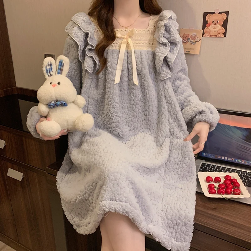 Зимние толстые теплые ночные рубашки из кораллового флиса с длинными рукавами для женщин, милые корейские кружевные фланелевые пижамы, ночное платье, ночная рубашка, ночная рубашка
Зимние толстые теплые ночные рубашки из кораллового флиса с длинными рукавами для женщин, милые корейские кружевные фланелевые пижамы, ночное платье, ночная рубашка, ночная рубашка