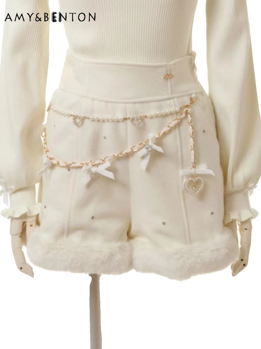 Japanese Sweet Mine Cute Plush Stitching Tweed Shorts Women Winter Thicken Pearl Heart Pendant High Waist Slim Wide Leg Pants
Japanese Sweet Mine Cute Plush Stitching Tweed Shorts Women Winter Thicken Pearl Heart Pendant High Waist Slim Wide Leg Pants