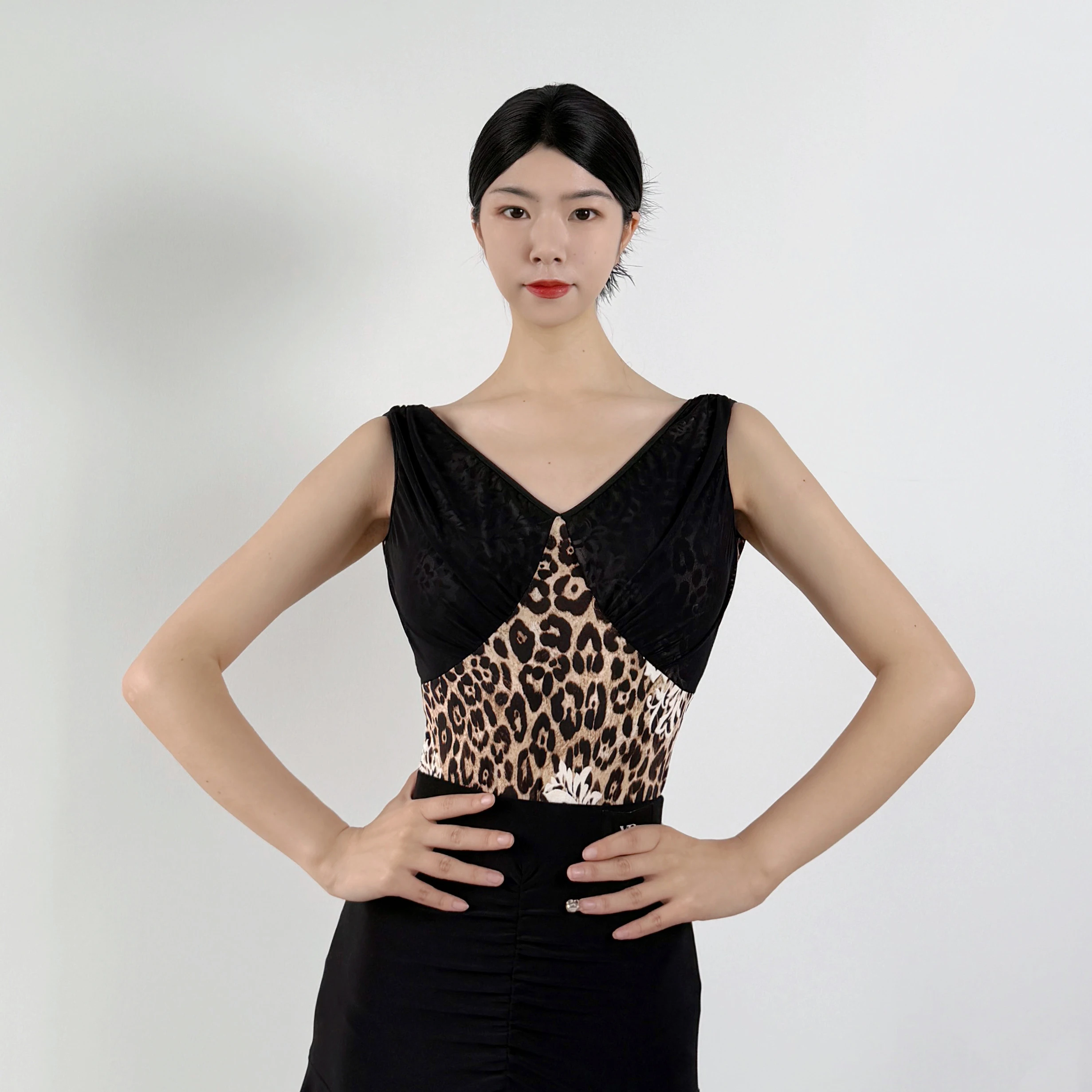 2026 Lady Leopard Print Top Waltz Ballroom Dance Clothes Women Top Women Chacha Rumba Tango Latin Modern Dance Costume DN23607
2026 Lady Leopard Print Top Waltz Ballroom Dance Clothes Women Top Women Chacha Rumba Tango Latin Modern Dance Costume DN23607