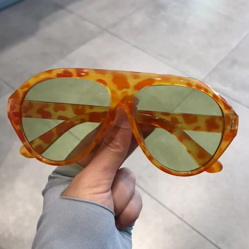 2025 new fashion leopard print oversized oval sunglasses for women vintage gradient sun glasses ladies trendy driving shades
2025 new fashion leopard print oversized oval sunglasses for women vintage gradient sun glasses ladies trendy driving shades