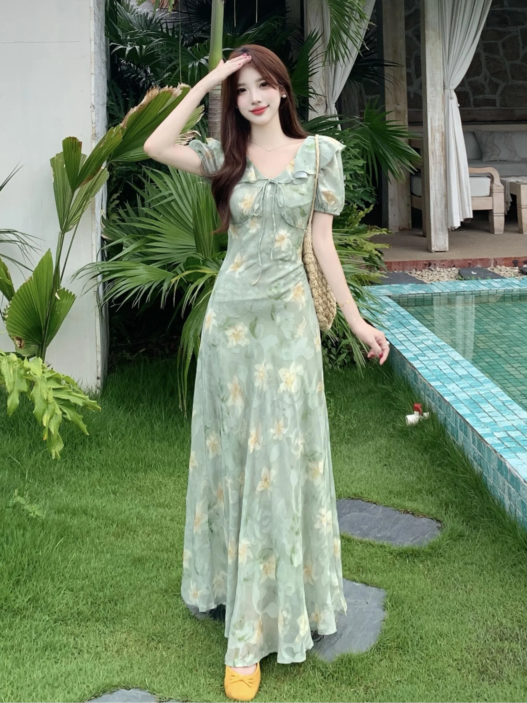 plus Size Floral Print Short Sleeve V-Neck Dress Slimming Waist Design Korean Style A-Line Long Dress Summer New Arrival
plus Size Floral Print Short Sleeve V-Neck Dress Slimming Waist Design Korean Style A-Line Long Dress Summer New Arrival