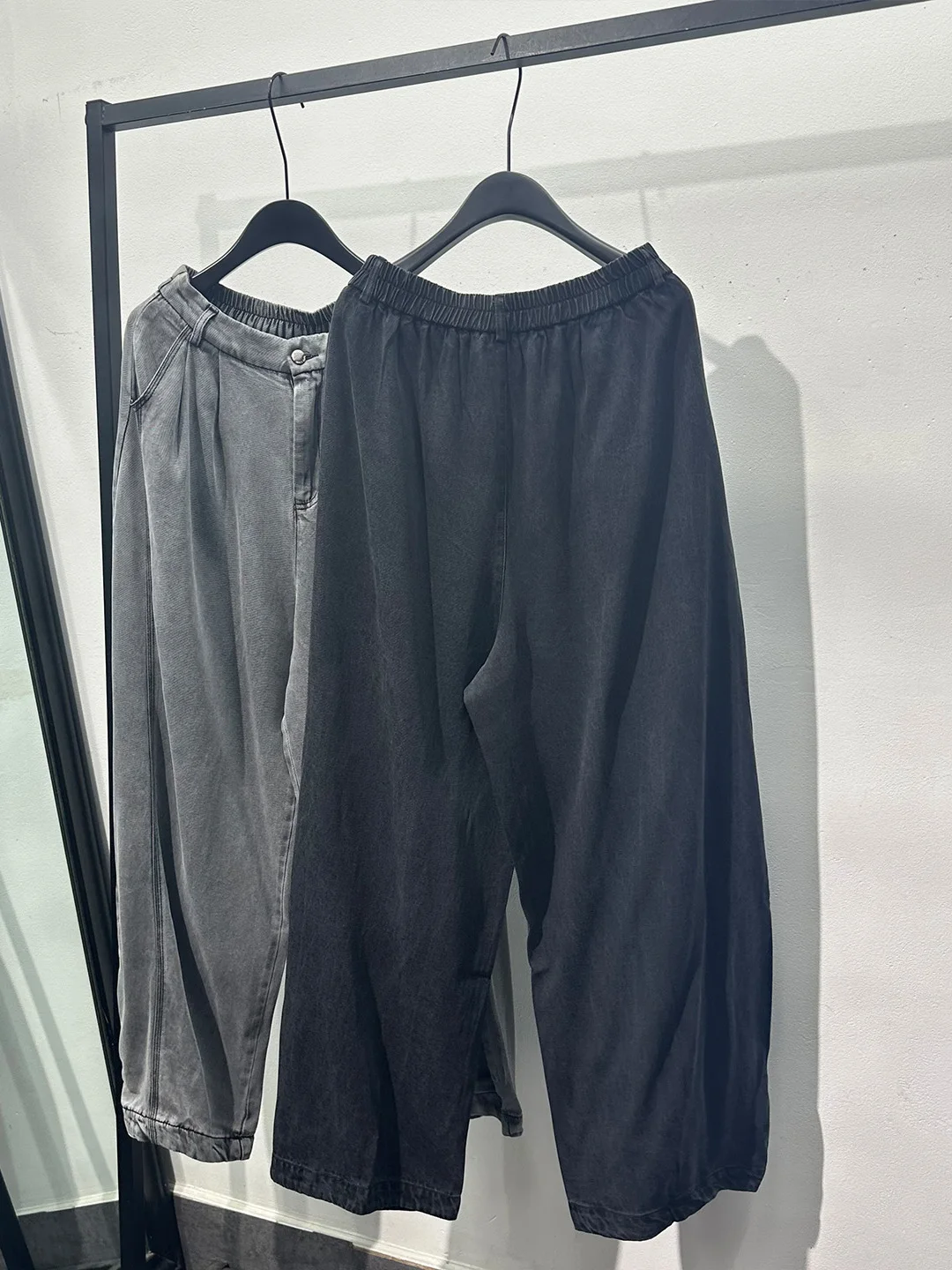Dark Style Design Sense Niche Retro Washed Worn Jeans Men's Autumn Loose Leisure All-Matching Wide Leg Trousers
Dark Style Design Sense Niche Retro Washed Worn Jeans Men's Autumn Loose Leisure All-Matching Wide Leg Trousers
