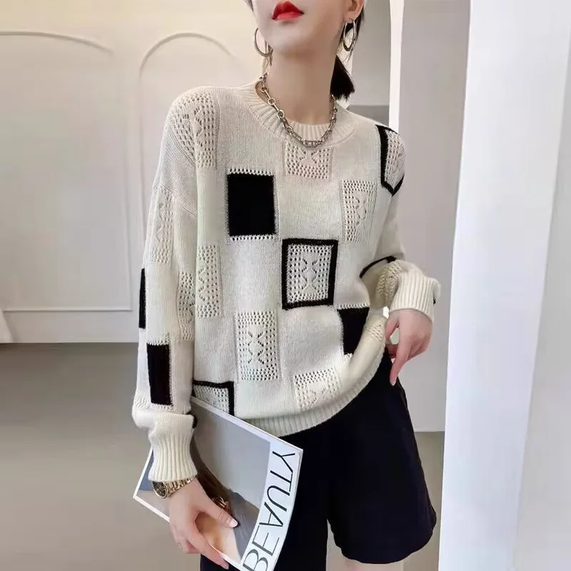 Black and white color matching checkered knitted autumn Korean version thin casual loose and versatile hollow crew neck
Black and white color matching checkered knitted autumn Korean version thin casual loose and versatile hollow crew neck