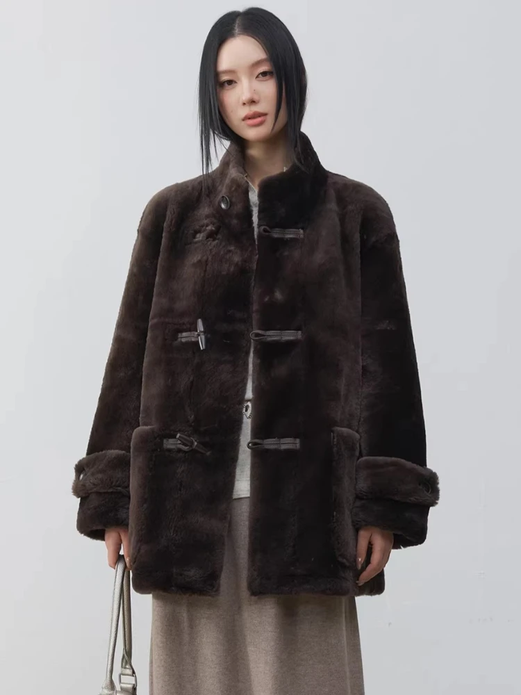 High-end Luxury Merino Sheep Fur Plush Jackets for Women 2026 Simple Vintage Stand Collar Winter Genuine Leather Real Fur Coat
High-end Luxury Merino Sheep Fur Plush Jackets for Women 2026 Simple Vintage Stand Collar Winter Genuine Leather Real Fur Coat