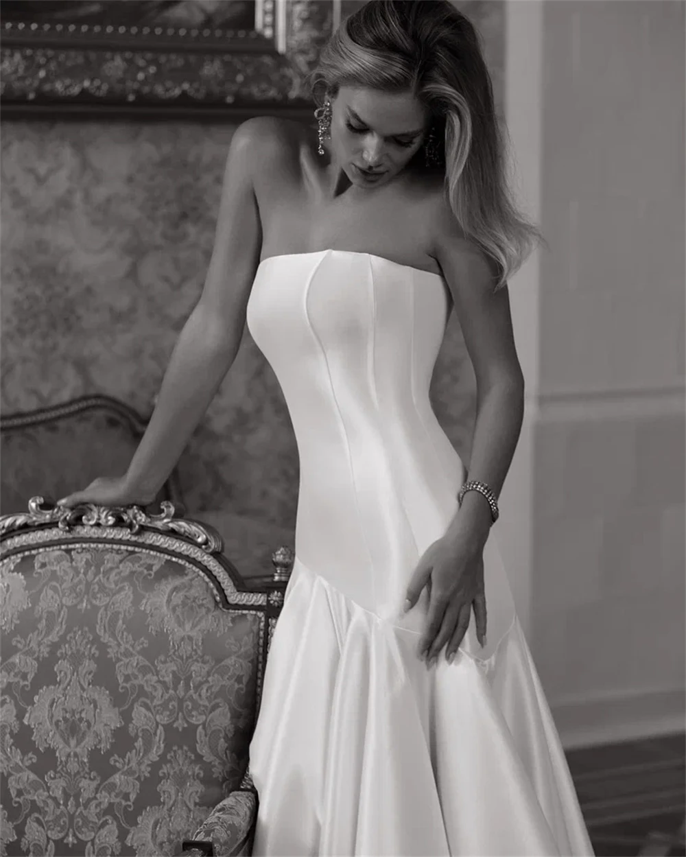 Customized Classic Satin Wedding Dress Dreamy Strapless Sleeveless Elegant Party Dresses Woman Temperament Wedding Dress 
Customized Classic Satin Wedding Dress Dreamy Strapless Sleeveless Elegant Party Dresses Woman Temperament Wedding Dress