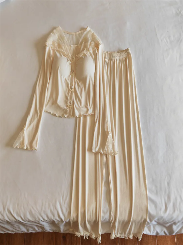2026 New Women's Sleepwear Set with Chest Pad Sexy Lace Home Clothes Modal Fabric Long Sleeve V-Neck Sleeveless Two-Piece Set
2026 New Women's Sleepwear Set with Chest Pad Sexy Lace Home Clothes Modal Fabric Long Sleeve V-Neck Sleeveless Two-Piece Set