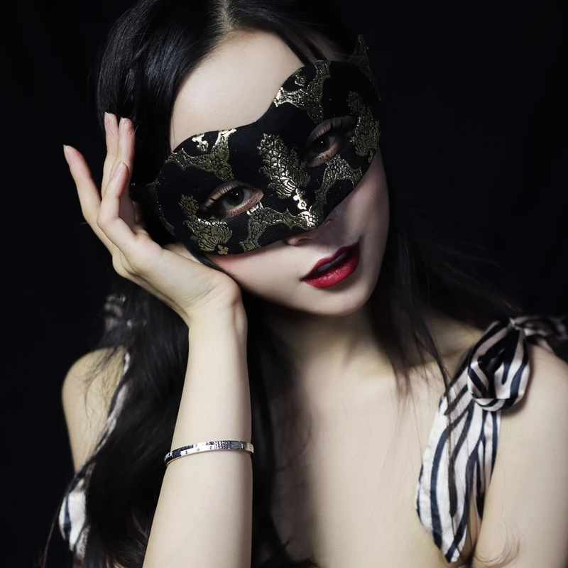 Mask Eye Mask Color Matching Plastic Adult Couple Half Face Handmade Suitable Performance Christmas Annual Meeting Accessories
Mask Eye Mask Color Matching Plastic Adult Couple Half Face Handmade Suitable Performance Christmas Annual Meeting Accessories