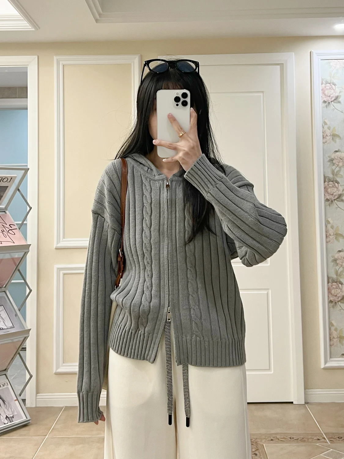 Women's Short Hooded Knitted Cardigan Double Zipper Pure Color Striped Sweater Jacket Korean Style Loose Fit Commute Style
Women's Short Hooded Knitted Cardigan Double Zipper Pure Color Striped Sweater Jacket Korean Style Loose Fit Commute Style