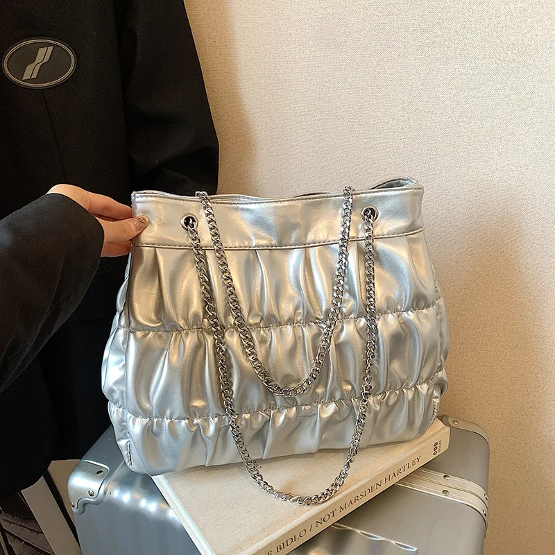 Black Beige Pink Large Capacity Tote Handbags For Women Silver Metal Chain Commuting Shoulder bag Fashion PU Underarm Handbag
Black Beige Pink Large Capacity Tote Handbags For Women Silver Metal Chain Commuting Shoulder bag Fashion PU Underarm Handbag