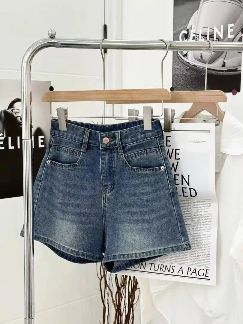 2026 New Women's High Waist A-Line Shorts Vintage American Style Slim Fit Heart Embroidery Casual Streetwear Denim Shorts
2026 New Women's High Waist A-Line Shorts Vintage American Style Slim Fit Heart Embroidery Casual Streetwear Denim Shorts