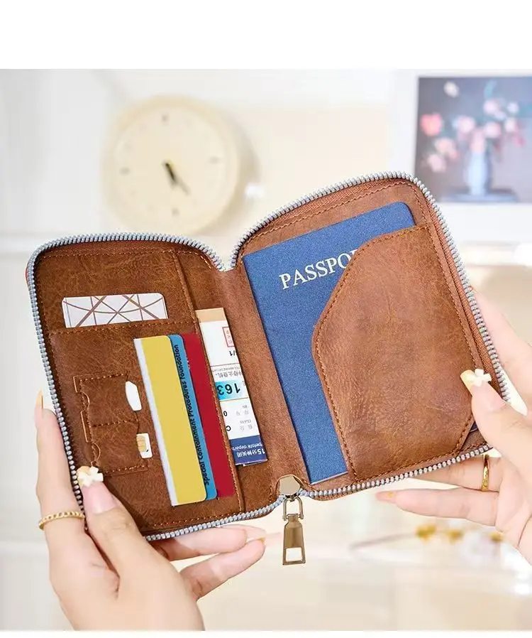 Passport bag men's and women's hot style European and American retro British style simple fashion all-match travel certificate c
Passport bag men's and women's hot style European and American retro British style simple fashion all-match travel certificate c