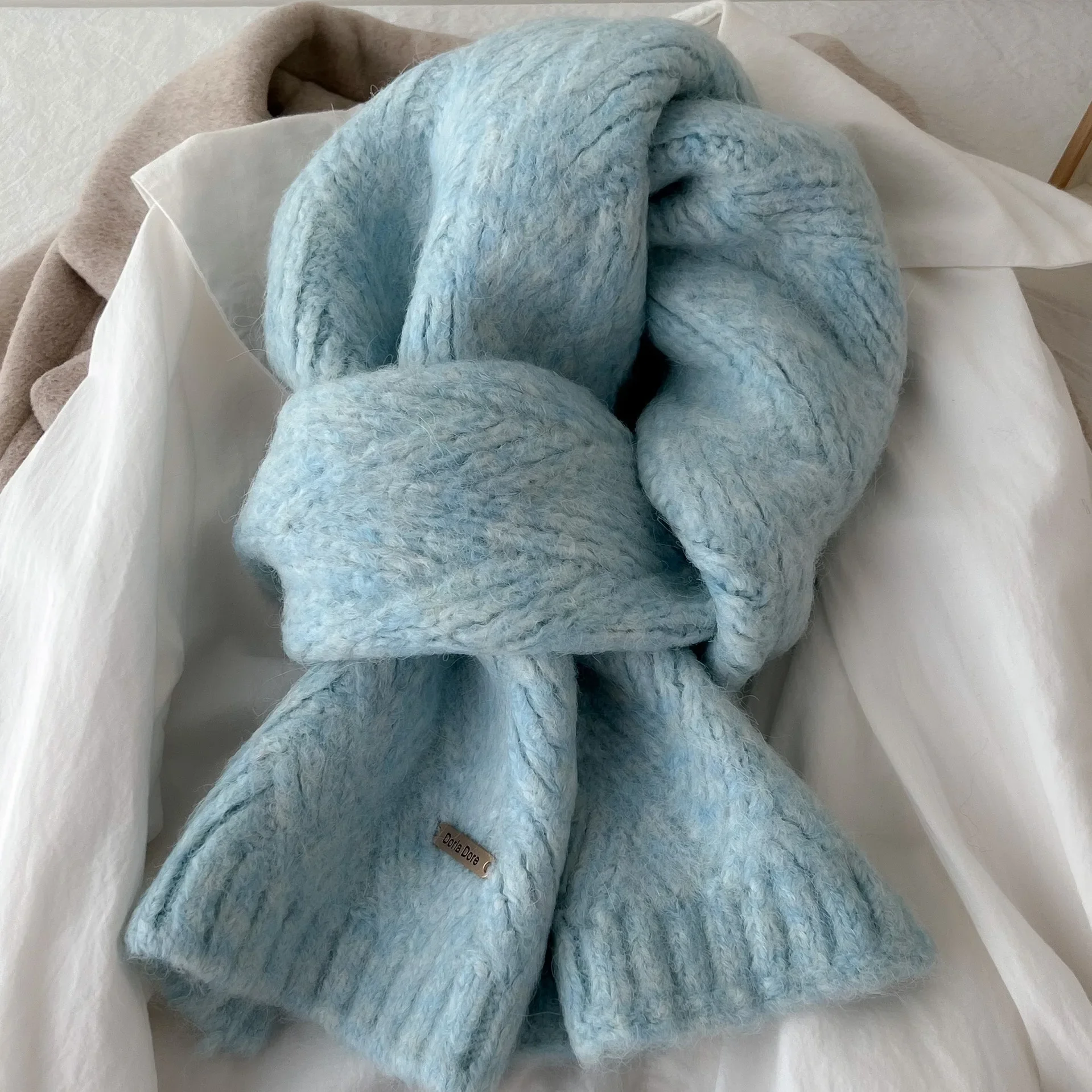 Alpaca wool knitted scarf women new style autumn winter Korean version versatile thickened warm nice foulard bufanda lana gruesa
Alpaca wool knitted scarf women new style autumn winter Korean version versatile thickened warm nice foulard bufanda lana gruesa