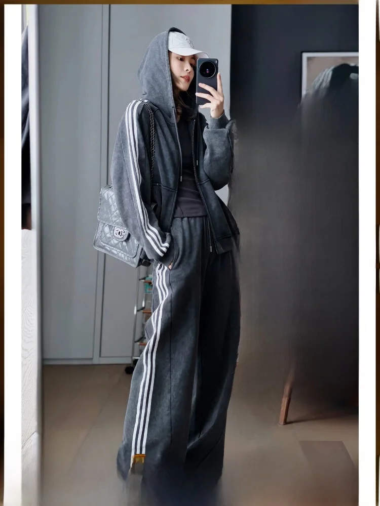 MeiYang Fleece Lined Hooded Jacket And Casual Pants Set Washed Effect Jacket Zipper Closure Warm And Comfortable for Casual Wear
MeiYang Fleece Lined Hooded Jacket And Casual Pants Set Washed Effect Jacket Zipper Closure Warm And Comfortable for Casual Wear