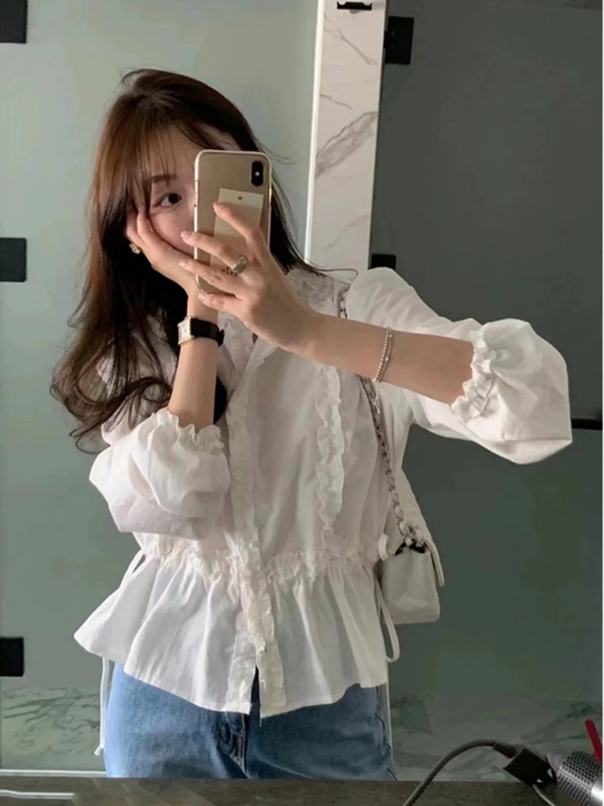 Корейский милый плиссированный топ-блузка с длинными рукавами, бантом на талии, белый, в стиле кукольного кроя, с деревянными элементами декора
Корейский милый плиссированный топ-блузка с длинными рукавами, бантом на талии, белый, в стиле кукольного кроя, с деревянными элементами декора