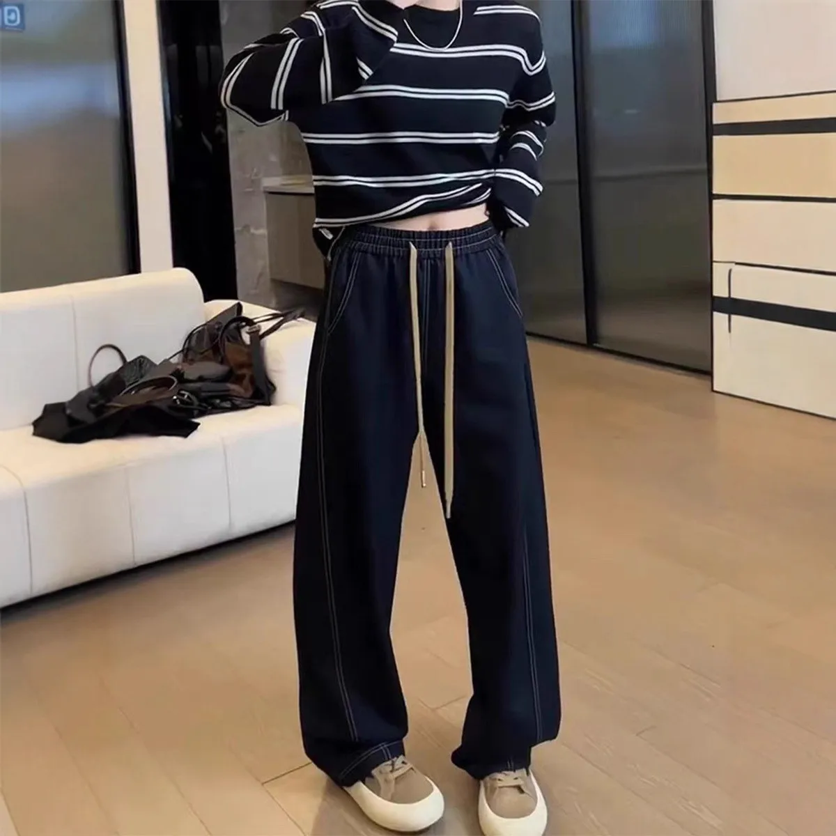High Waist Straight Leg Jeans Women's Spring Autumn Loose Fit High Waist Slimming Wide Leg Knife Pants Casual Style
High Waist Straight Leg Jeans Women's Spring Autumn Loose Fit High Waist Slimming Wide Leg Knife Pants Casual Style