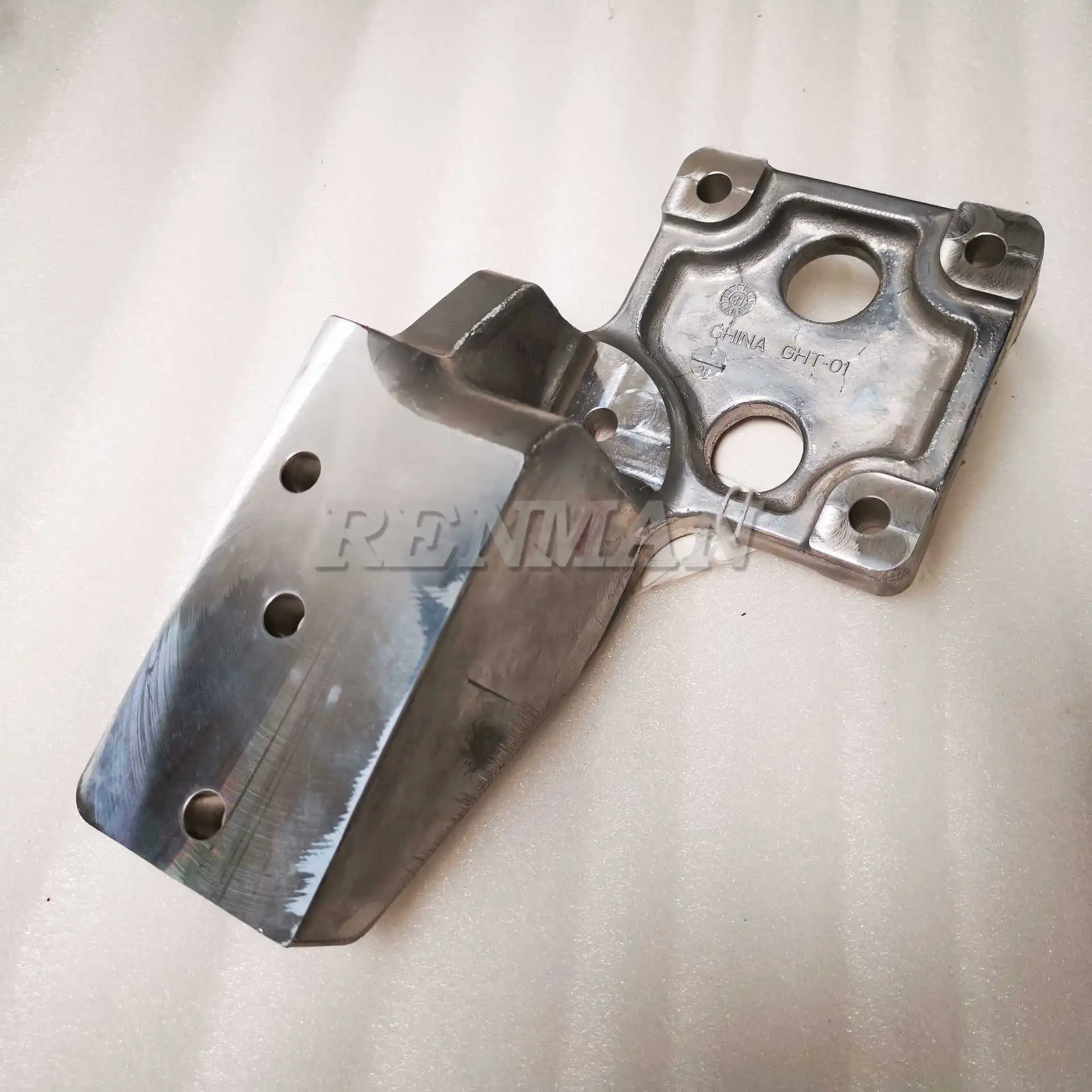 Dongfeng Cummins Engine Parts QSB6.7 Diesel Engine Filter Bracket C5349977 3955081
Dongfeng Cummins Engine Parts QSB6.7 Diesel Engine Filter Bracket C5349977 3955081
