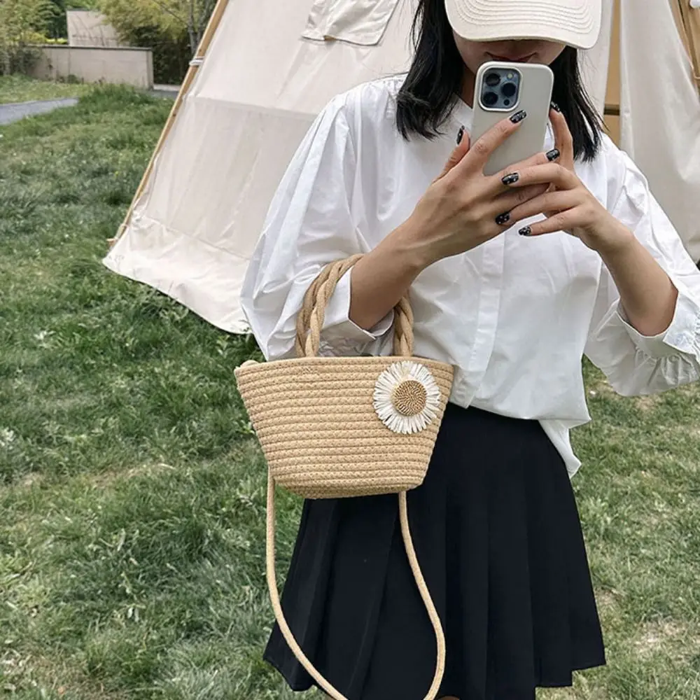 Casual Flower Weave Straw Bag Solid Color Countryside Style Beach Shoulder Bag Large Capacity Cotton Rope Raffia Handbag Holiday
Casual Flower Weave Straw Bag Solid Color Countryside Style Beach Shoulder Bag Large Capacity Cotton Rope Raffia Handbag Holiday