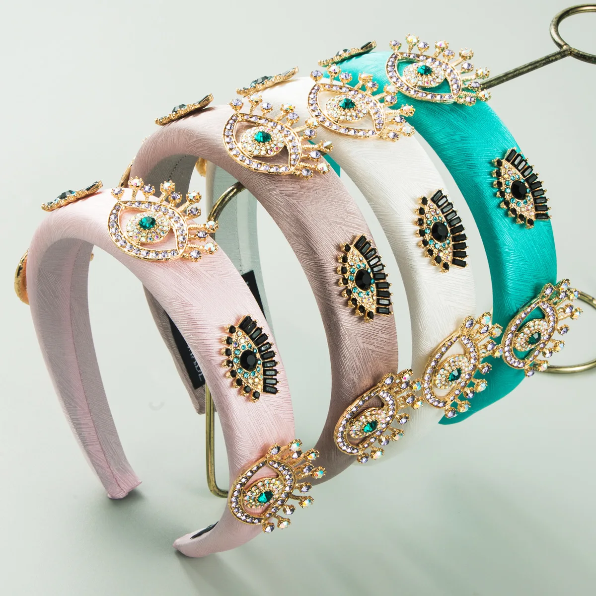 Heming headband retro satin fabric diamond-encrusted devil's eyes headband femininity sponge high skull top hair accessories wom
Heming headband retro satin fabric diamond-encrusted devil's eyes headband femininity sponge high skull top hair accessories wom