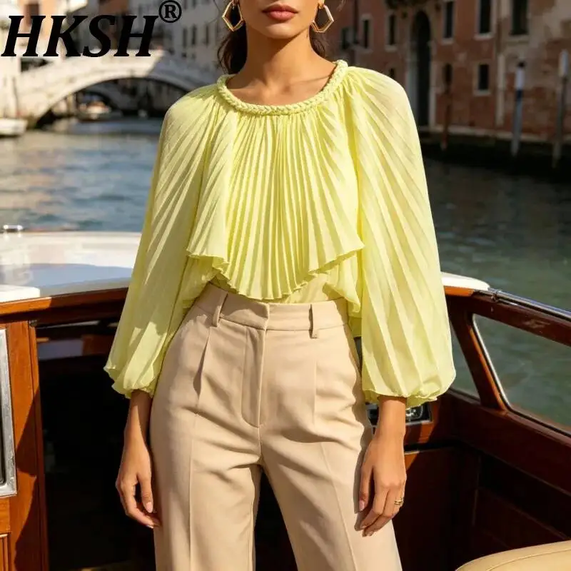 HKSH Women Shirt Elegant Fashion O-Neck Pleated Design Irregular Niche Versatile Solid Color Trendy Blouse Spring Autumn HK25536
HKSH Women Shirt Elegant Fashion O-Neck Pleated Design Irregular Niche Versatile Solid Color Trendy Blouse Spring Autumn HK25536