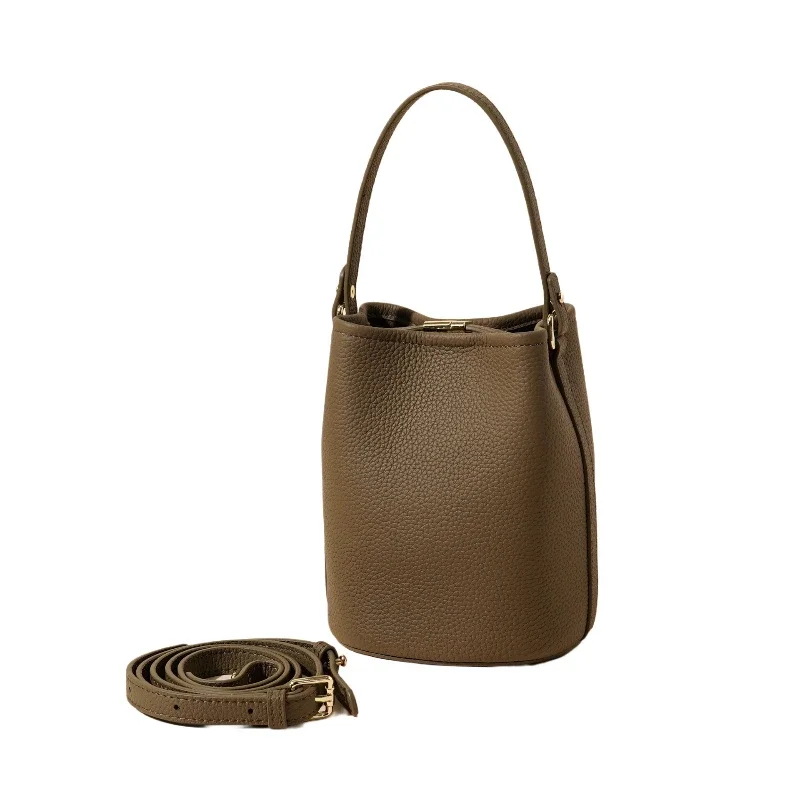 Famous Brand Women's Genuine Leather Shoulder Bags Luxury Designer Crossbody Bags Ladies Casual Tote Messenger Bag Commuting Sac
Famous Brand Women's Genuine Leather Shoulder Bags Luxury Designer Crossbody Bags Ladies Casual Tote Messenger Bag Commuting Sac