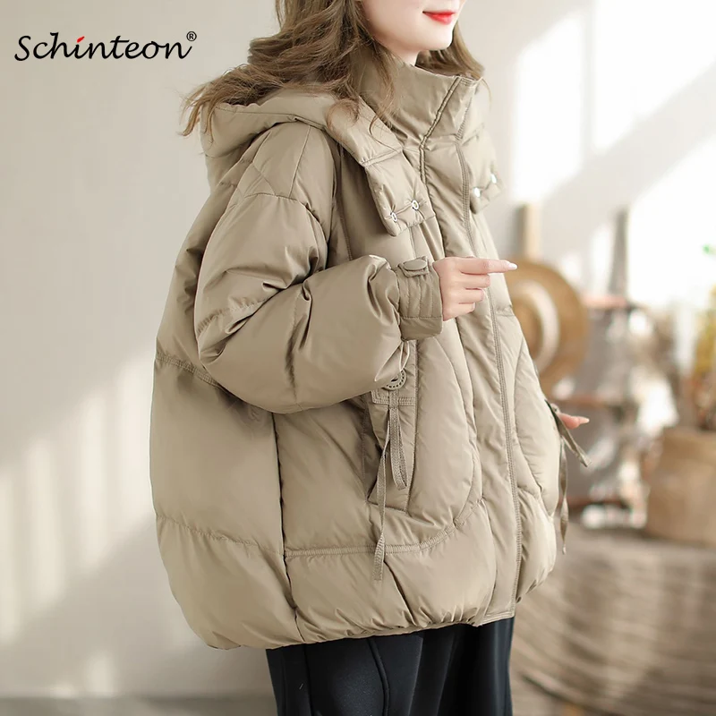 Schinteon Women Down Jacket Casual Loose Over Size Autumn Winter Outwear with Hood White Duck Down Short Coat 2024 New
Schinteon Women Down Jacket Casual Loose Over Size Autumn Winter Outwear with Hood White Duck Down Short Coat 2024 New