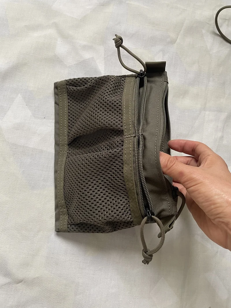 Открытый рюкзак, внутренняя организация и небольшая сумка для хранения
Открытый рюкзак, внутренняя организация и небольшая сумка для хранения