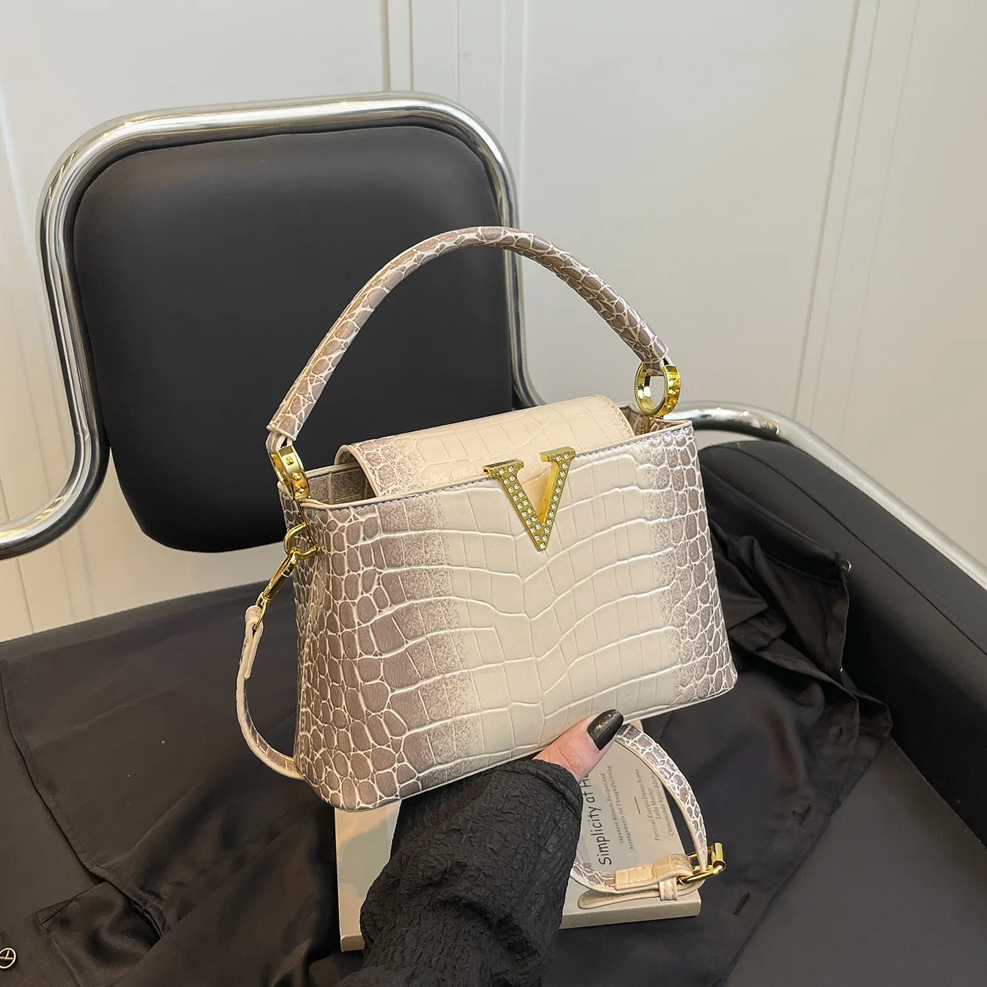 2026 New Designer Women's Luxury Crocodile Pattern Bucket Bag - High-End Vintage Texture Portable Top Handle Handbag, Versatile Crossbody Shoulder Bag for Women, Elegant Classy Designer Tote Purse for Daily/Party/Work/Shopping Trendy Deluxe Commuter Bag,
2026 New Designer Women's Luxury Crocodile Pattern Bucket Bag - High-End Vintage Texture Portable Top Handle Handbag, Versatile Crossbody Shoulder Bag for Women, Elegant Classy Designer Tote Purse for Daily/Party/Work/Shopping Trendy Deluxe Commuter Bag,