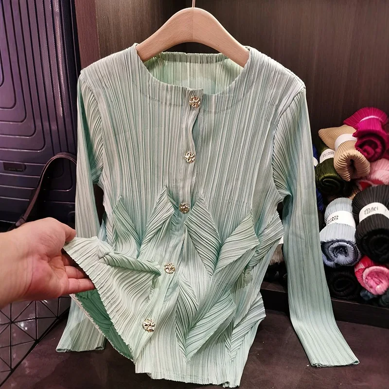 Pleated Miyake Embroidery Women's Tops Single Breasted Solid Design Women's Cardigan Round Neck Long Sleeve Jacket 2025 Summer
Pleated Miyake Embroidery Women's Tops Single Breasted Solid Design Women's Cardigan Round Neck Long Sleeve Jacket 2025 Summer