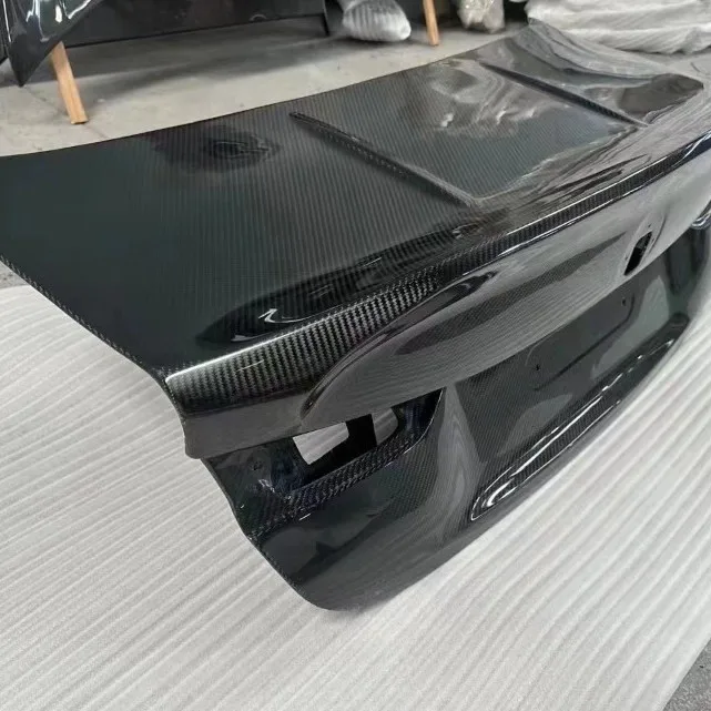 Suitable for BMW 4 Series G22 CLS tail cover, carbon fiber tail cover, carbon fiber trunk cover
Suitable for BMW 4 Series G22 CLS tail cover, carbon fiber tail cover, carbon fiber trunk cover